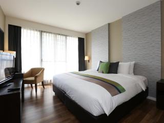 オークウッド レジデンス ガーデン タワーズ バンナー